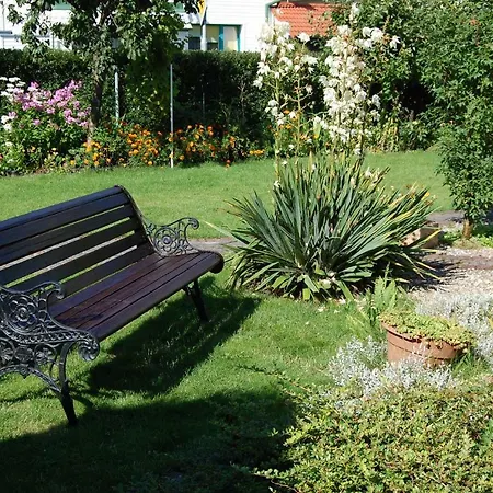 Apartament Z Ogrodem/apartment With Garden Апартаменты